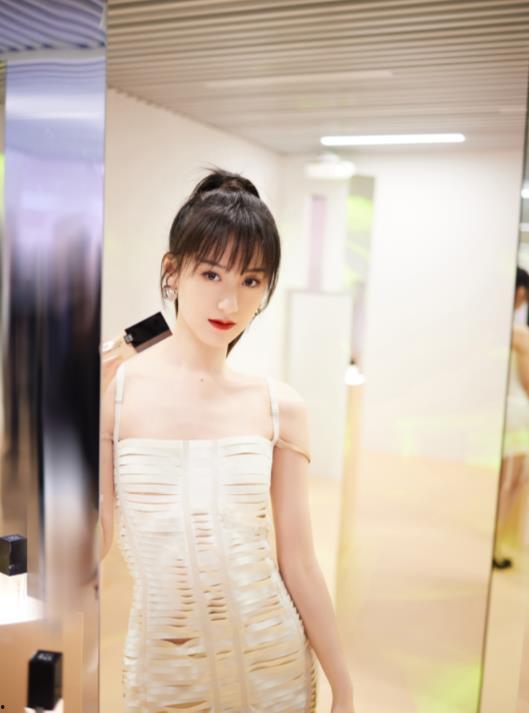 吃瓜爆料赵丽颖谈恋爱,甜蜜恋情引网友热议