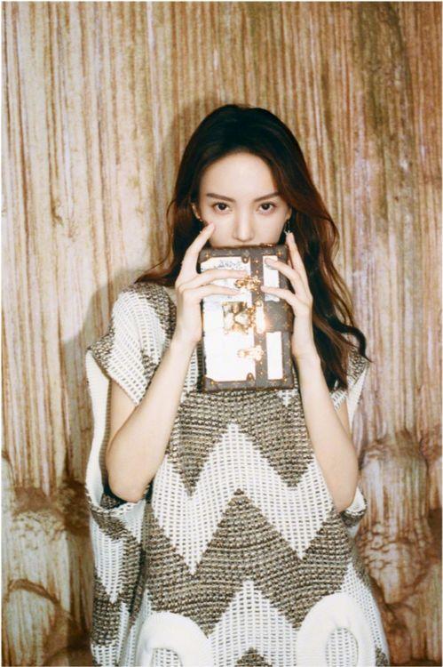 吃瓜爆料赵丽颖谈恋爱,甜蜜恋情引网友热议