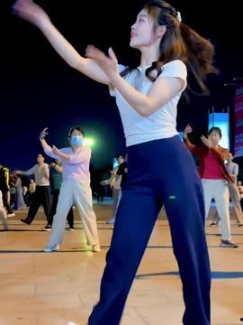 最美广场舞视频,探寻最美广场舞视频的魅力瞬间