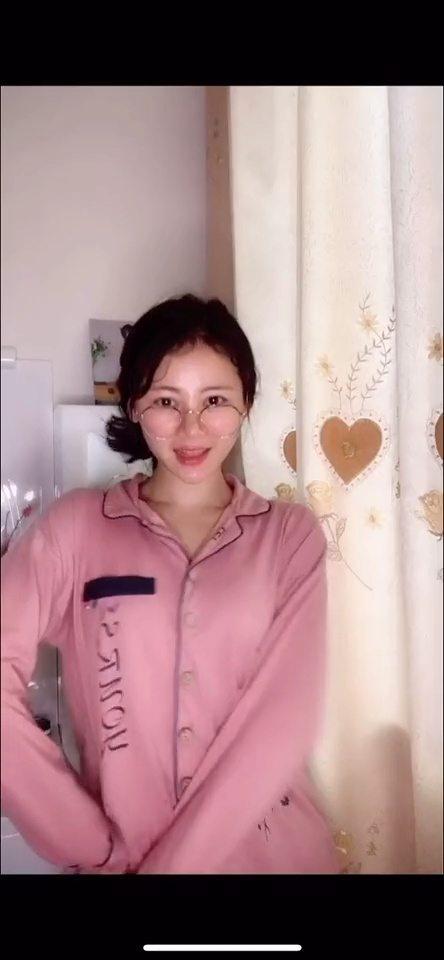 甩头发视频,跟随视频感受发丝飞扬的魅力