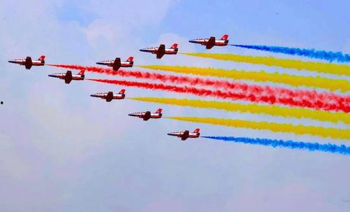 飞机表演视频,飞机表演视频精彩瞬间集锦