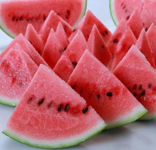 黑瓜吃小朋友薯片好吗有营养吗,营养分析及适宜性探讨