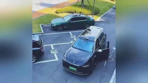 泊车视频,泊车技巧大公开，轻松驾驭停车难题