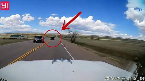 高速超车视频,惊险瞬间！高速超车视频揭秘超车技巧与风险