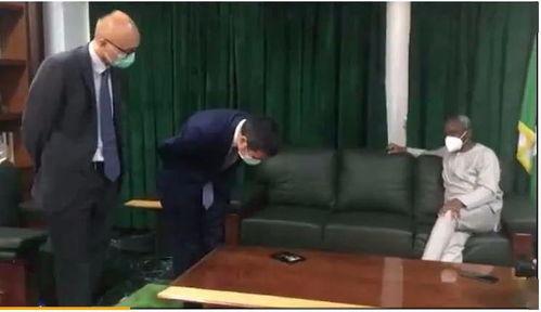 鞠躬视频,传递敬意与谦逊的深情瞬间