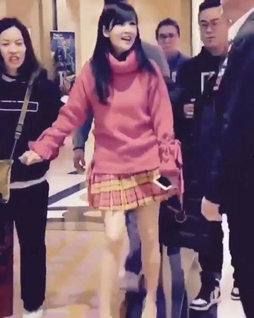 高跟鞋走路视频,揭秘高跟鞋走路之美