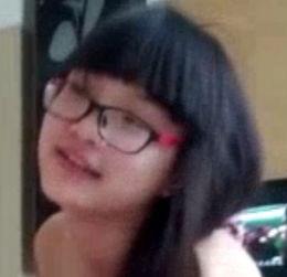 眼镜妹宿舍吃瓜爆料本人跟闺蜜,闺蜜间的吃瓜爆料大公开