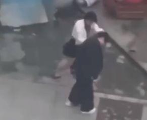 两男操一女视频,惊现两男一女私密视频事件引发社会热议