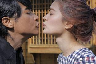 女人亲吻视频,捕捉女人深情亲吻的动人瞬间