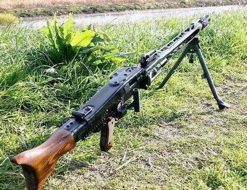 重机枪视频,重机枪火力全开，瞬间秒杀敌人