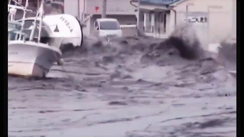 日本海啸视频全程,日本海啸全记录，惊心动魄的灾难现场”