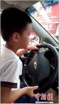 小孩开车视频,揭秘小孩开车视频背后的欢乐时光