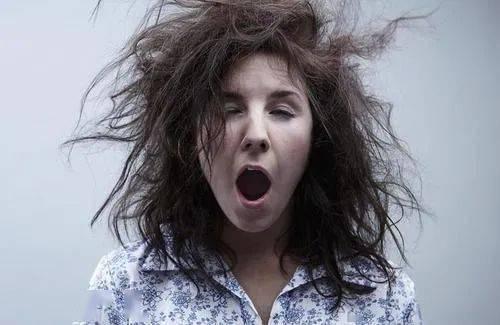 剪头发搞笑视频,顾客笑到肚子疼！