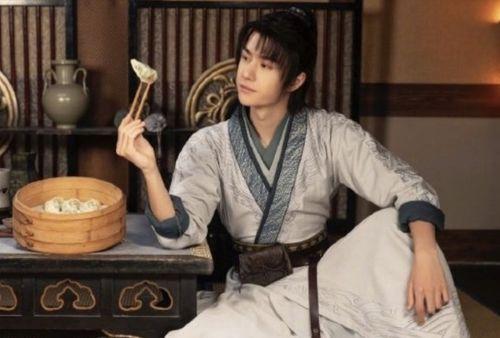 赵丽颖爆料吃瓜王一博,娱乐圈的甜蜜瓜田