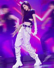 宋妍霏跳舞视频,动感舞姿惊艳亮相