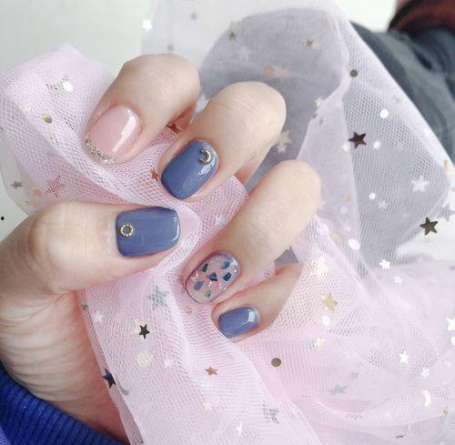 美甲的视频,跟随视频轻松打造时尚指尖艺术