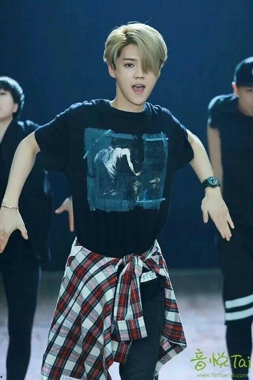 鹿晗舞蹈视频,动感十足，魅力四溢