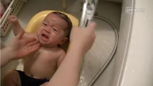 小孩洗头视频,亲子互动瞬间捕捉