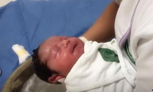 小孩洗头视频,亲子互动瞬间捕捉