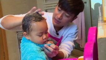 小孩洗头视频,亲子互动瞬间捕捉