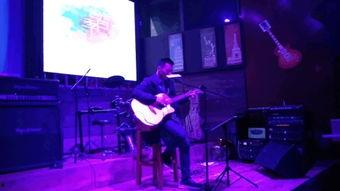 酒吧驻唱歌手视频,音符中的情感演绎